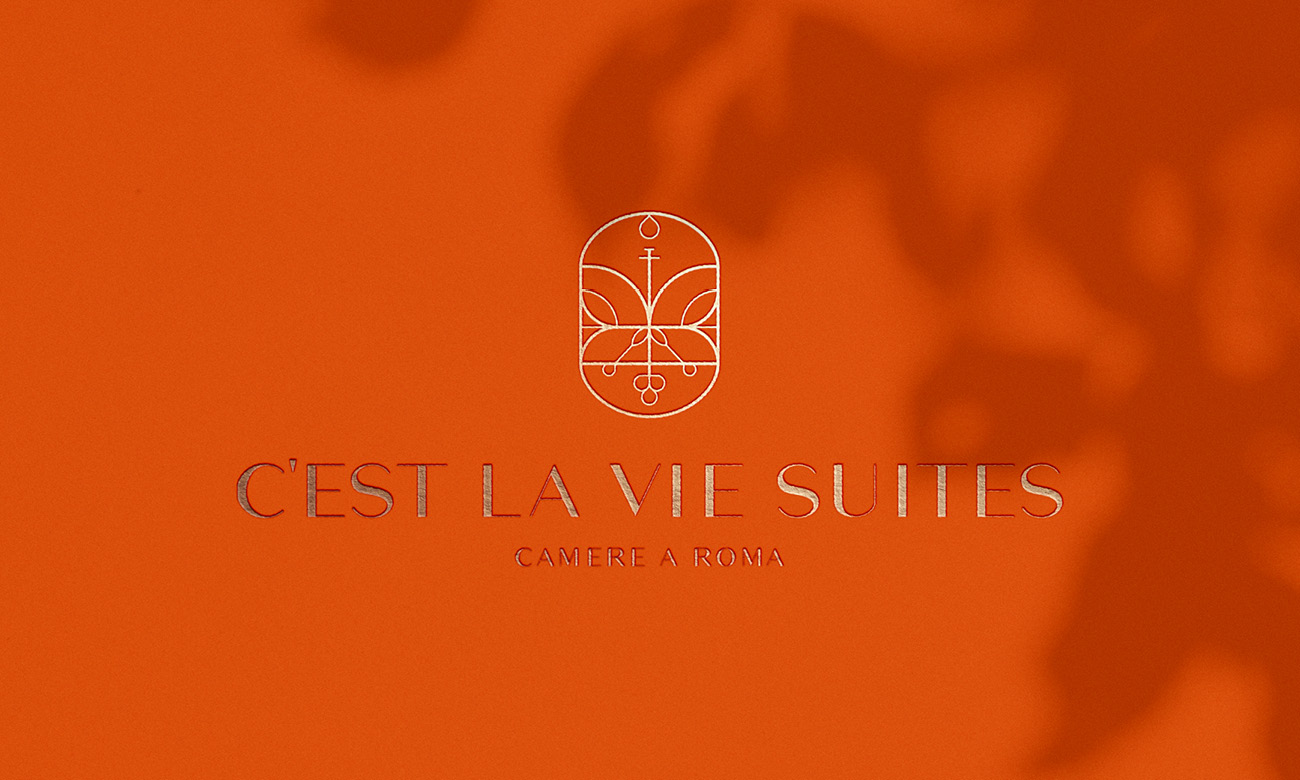 Logo per l'identità visiva di C'est la vie Suites, grafica di Marianna Milione